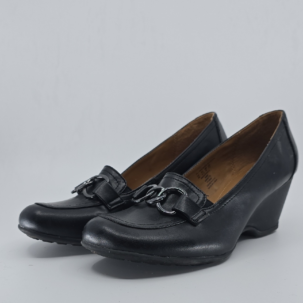 Jaclyn Smith 9M Black Wedge Loafers